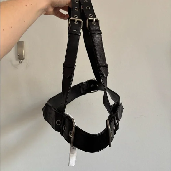 Gucci f/w 2020 leather harness belt. Iconic piece. One size. - Picture 4 of 8